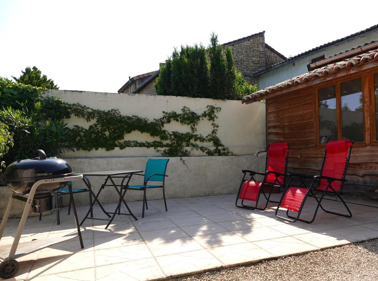 Gite Rural La Maison Mauve Ventouse Экстерьер фото